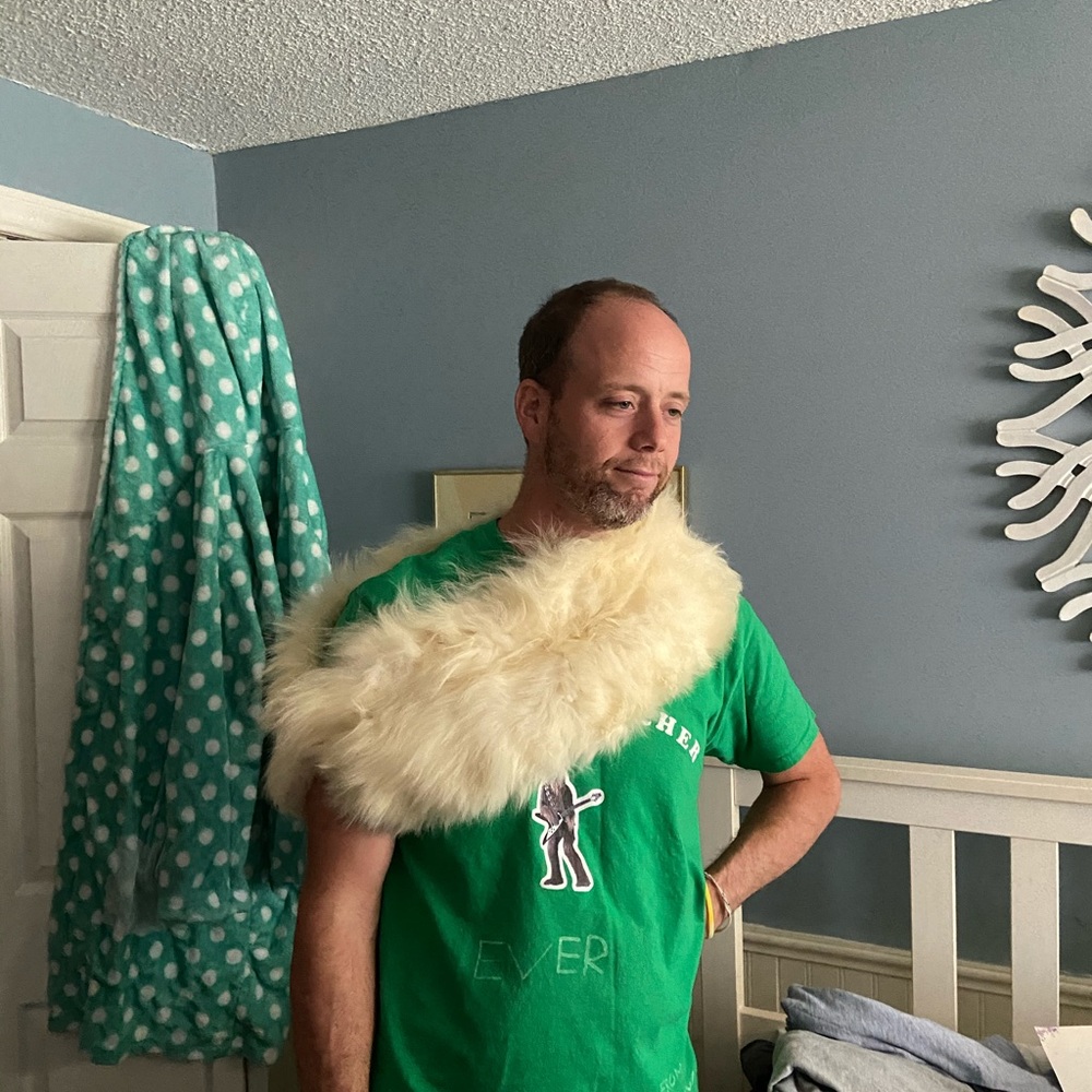 Women’s vintage fox shawl.